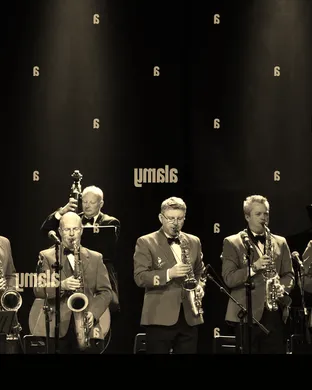 Glenn Miller Orchestra: In the Christmas Mood